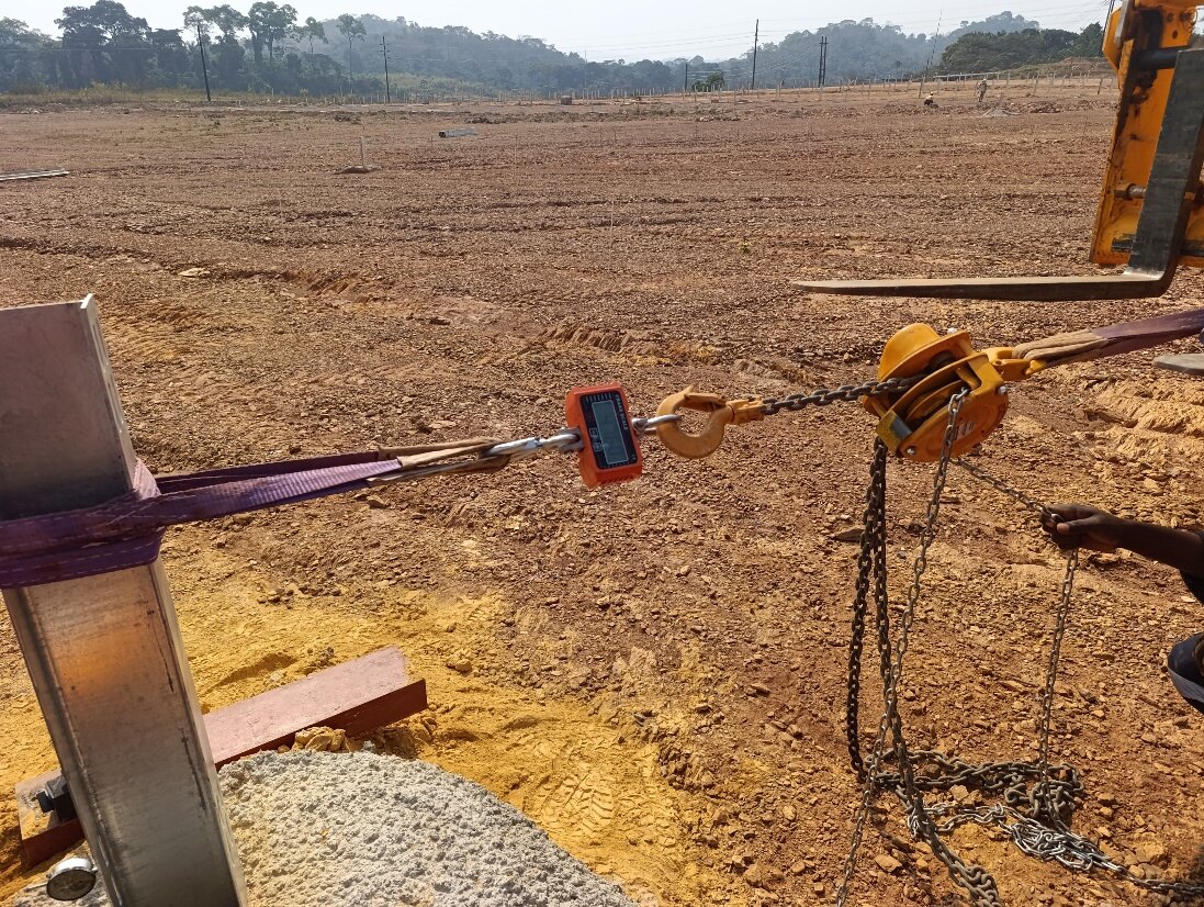Chain block and load cell used for a solar pile uplift test